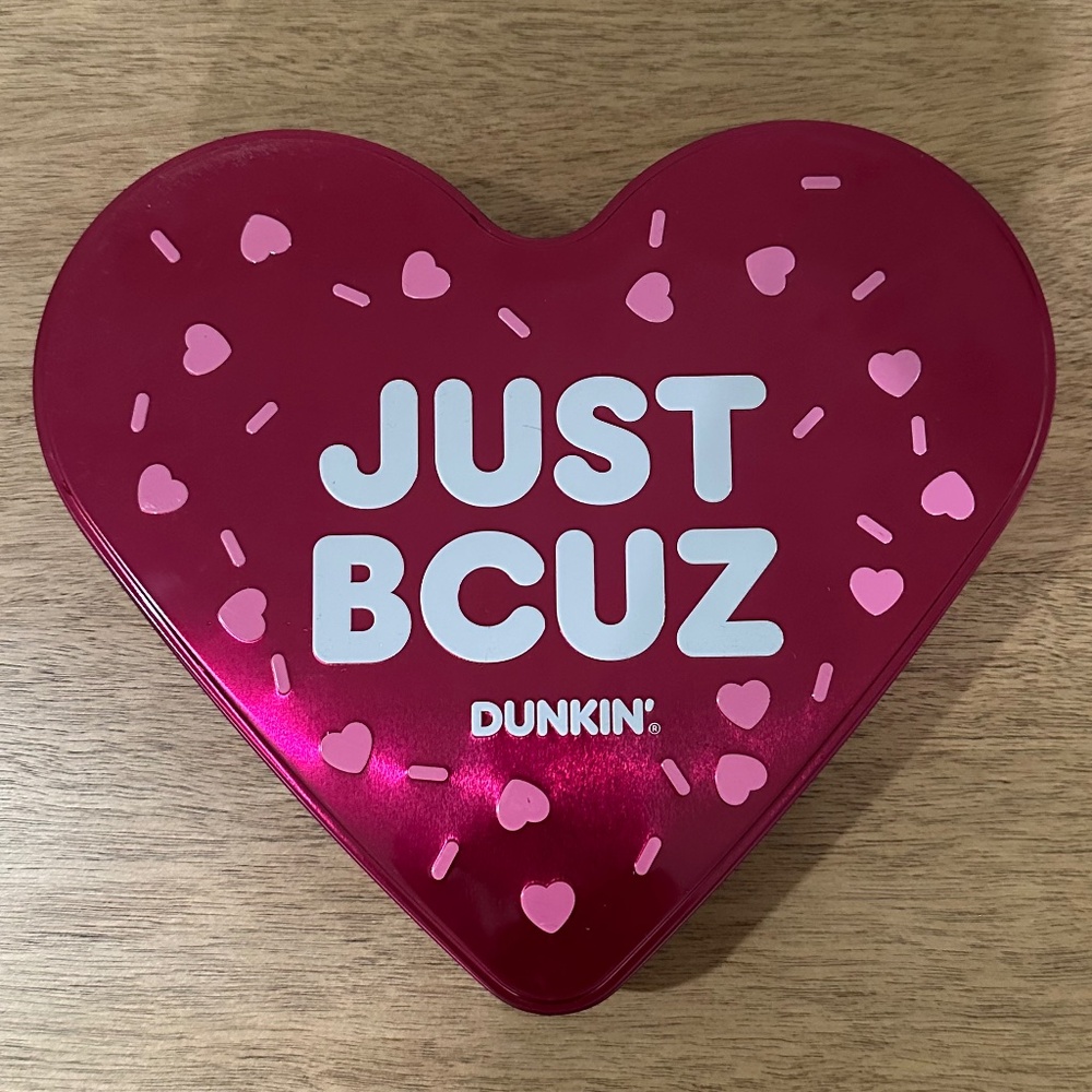 Valentine’s Day MUNCHKINS® Tins Just bcuz 2026